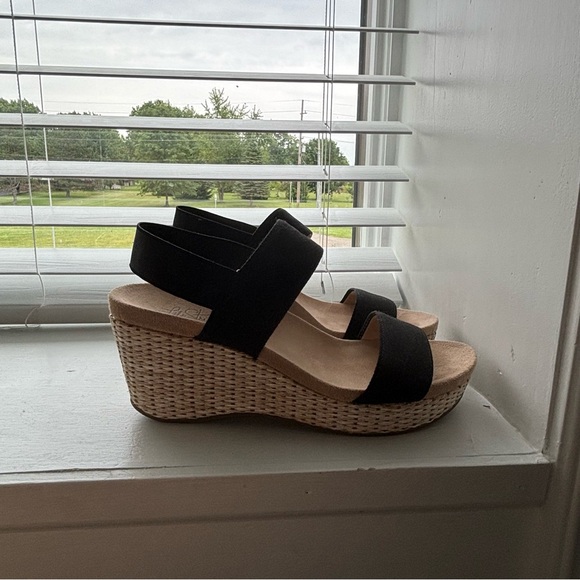Life Stride black wedge sandals - Picture 2 of 6